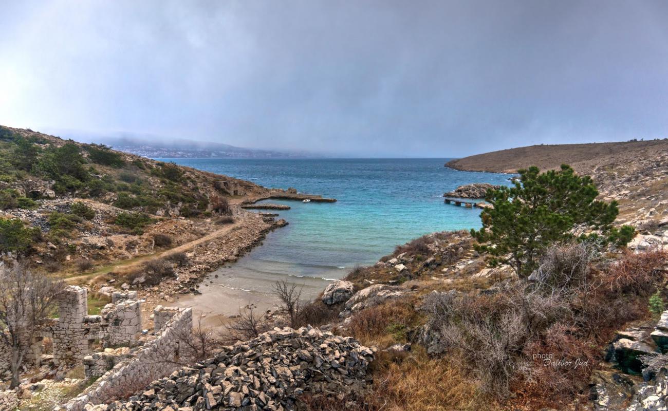 Rudine beach'in fotoğrafı parlak kum yüzey ile