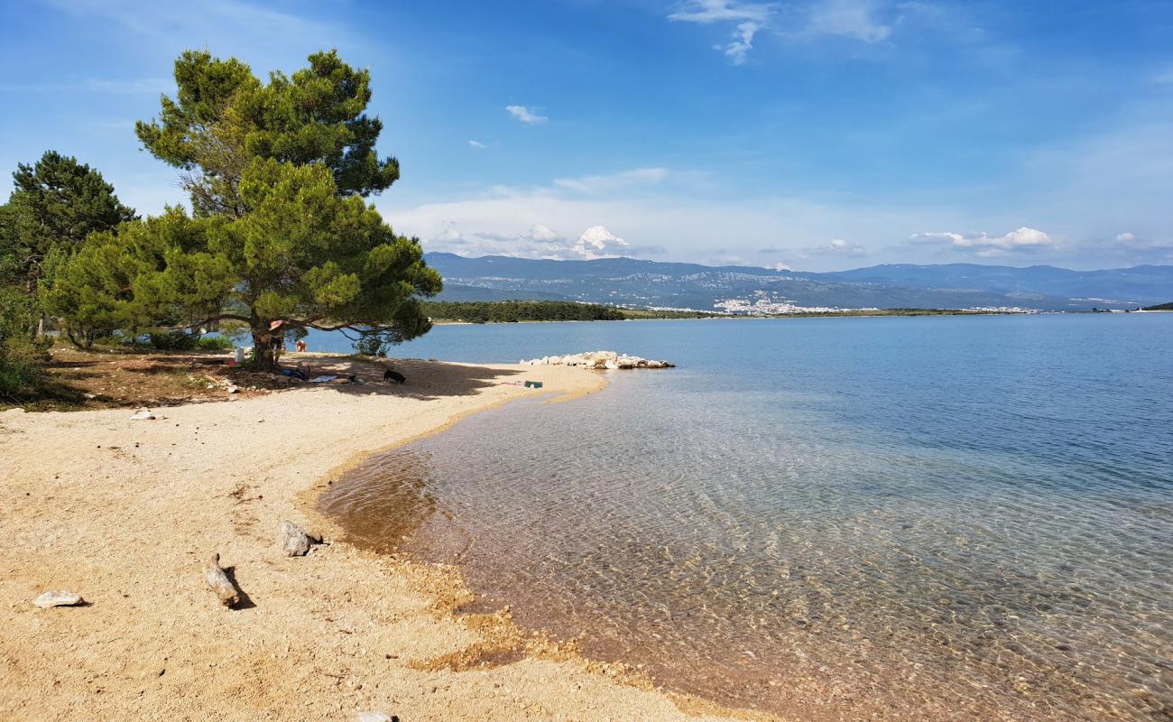 Plaza Za Pse'in fotoğrafı hafif çakıl yüzey ile