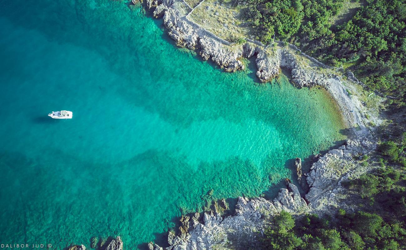 Uvala Veterna'in fotoğrafı kayalık arazi yüzey ile