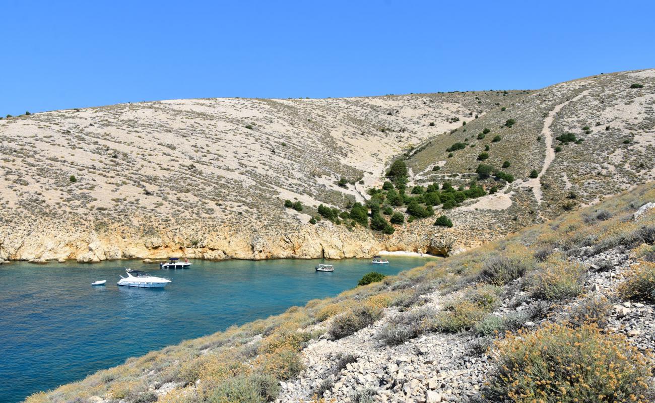 Uvala Stara Baska II'in fotoğrafı bej çakıl yüzey ile