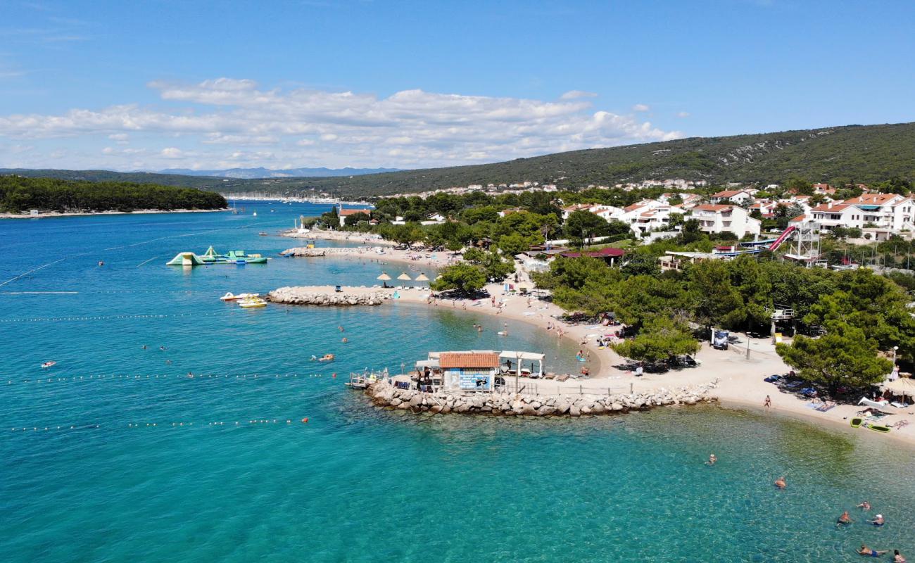 Punat beach II'in fotoğrafı hafif ince çakıl taş yüzey ile