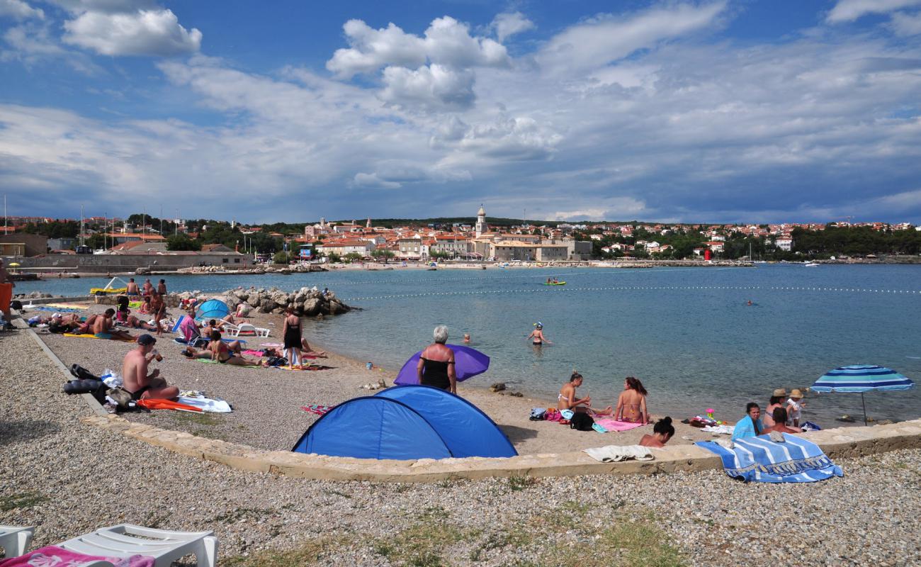 Jezevac beach'in fotoğrafı hafif ince çakıl taş yüzey ile