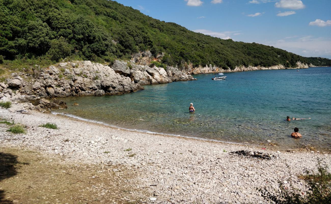 Pinezici beach'in fotoğrafı hafif çakıl yüzey ile