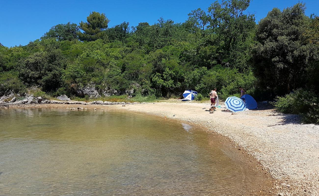 Torkul beach'in fotoğrafı bej kum ve çakıl yüzey ile