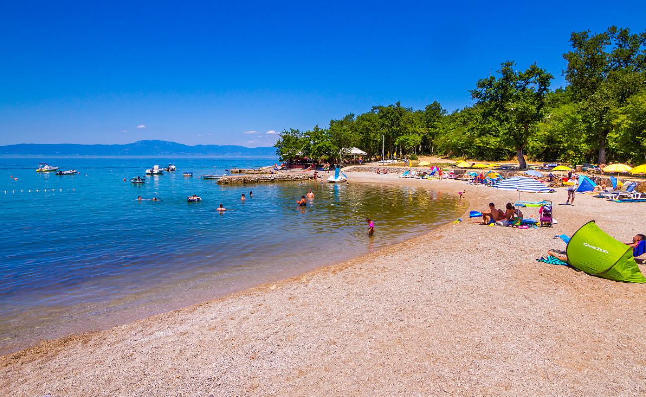 Kijac beach'in fotoğrafı hafif ince çakıl taş yüzey ile