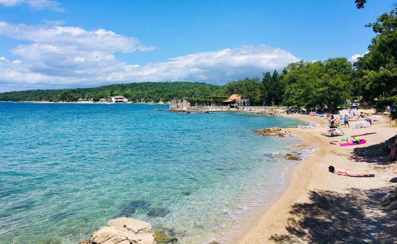 Adriatic beach'in fotoğrafı hafif ince çakıl taş yüzey ile