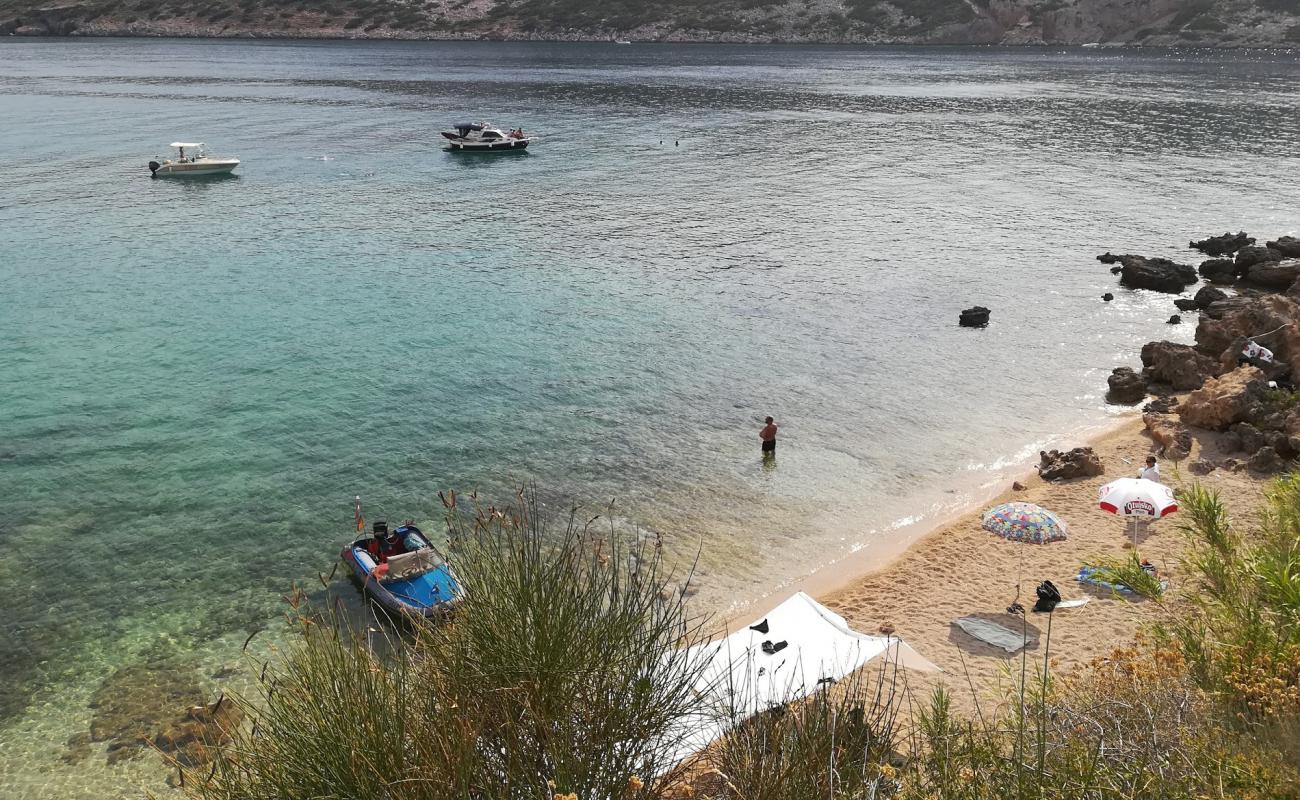 Edvina beach'in fotoğrafı parlak kum yüzey ile