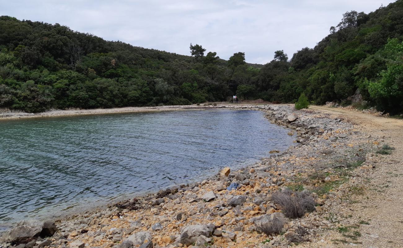 Dundo beach'in fotoğrafı taşlar yüzey ile