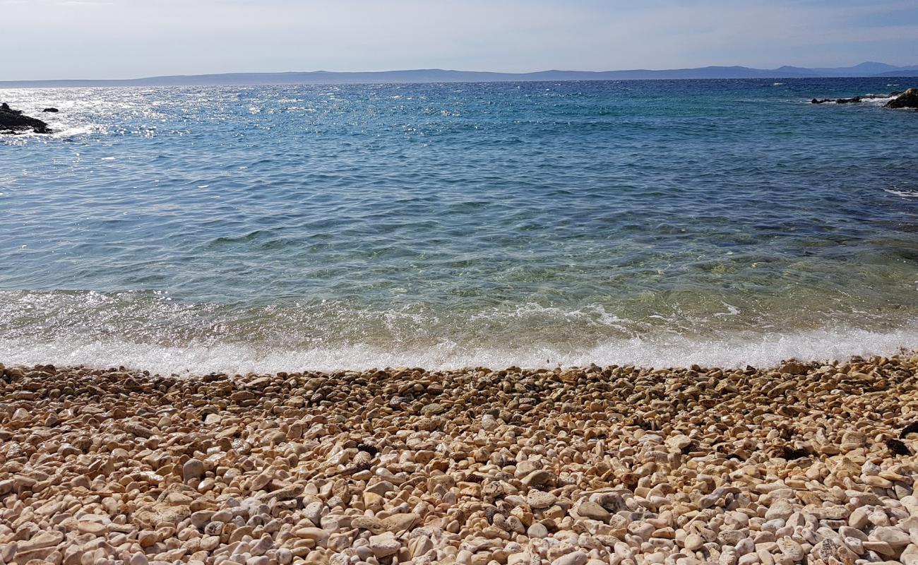 Kalifront beach'in fotoğrafı bej çakıl yüzey ile