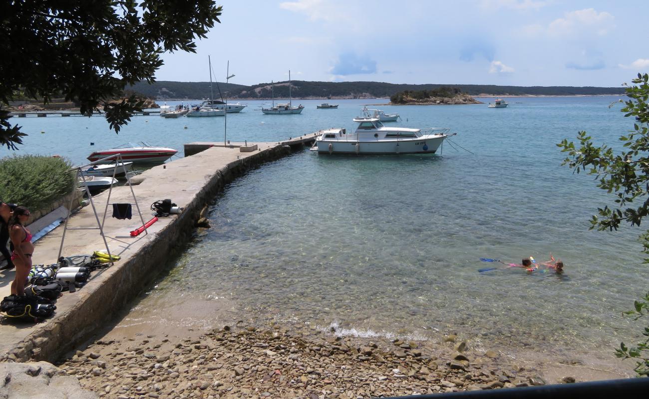 Gonar beach'in fotoğrafı bej kum ve kayalar yüzey ile