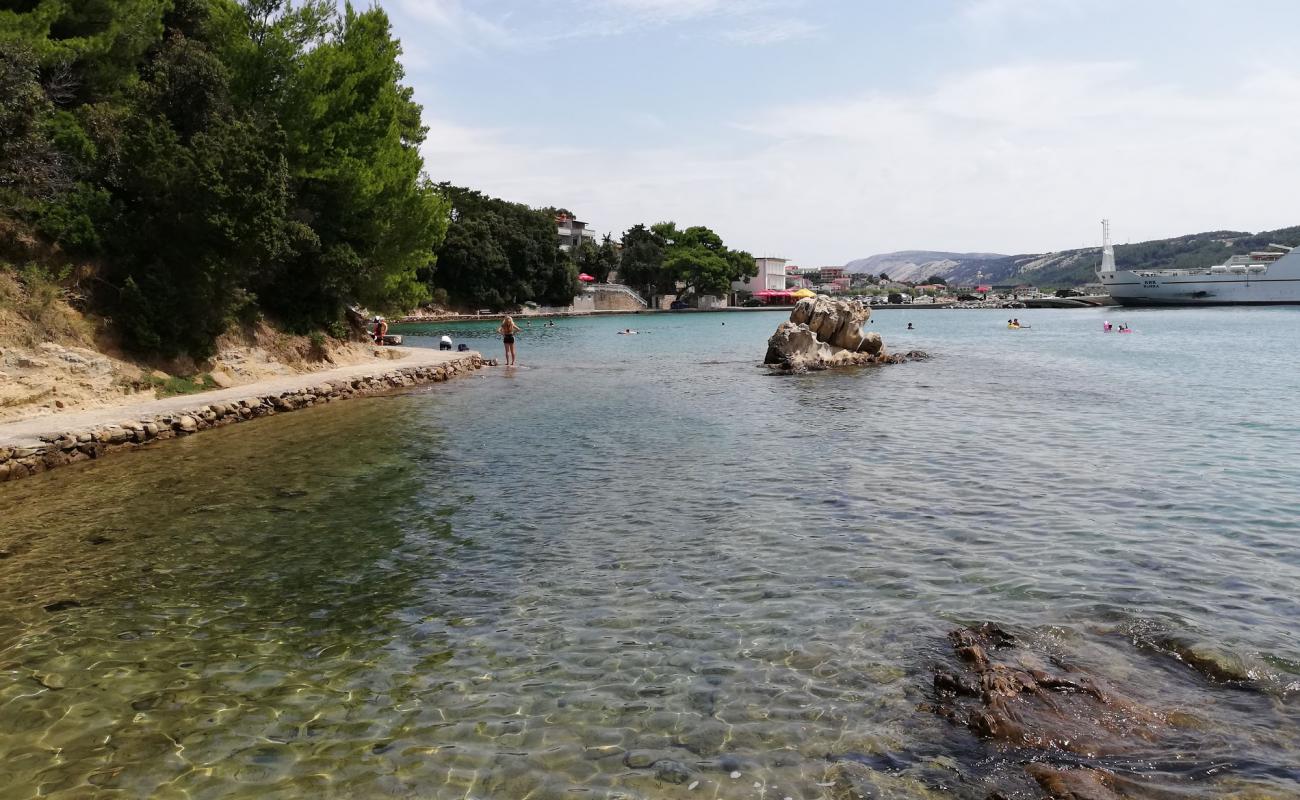 Lescur beach'in fotoğrafı taşlar yüzey ile