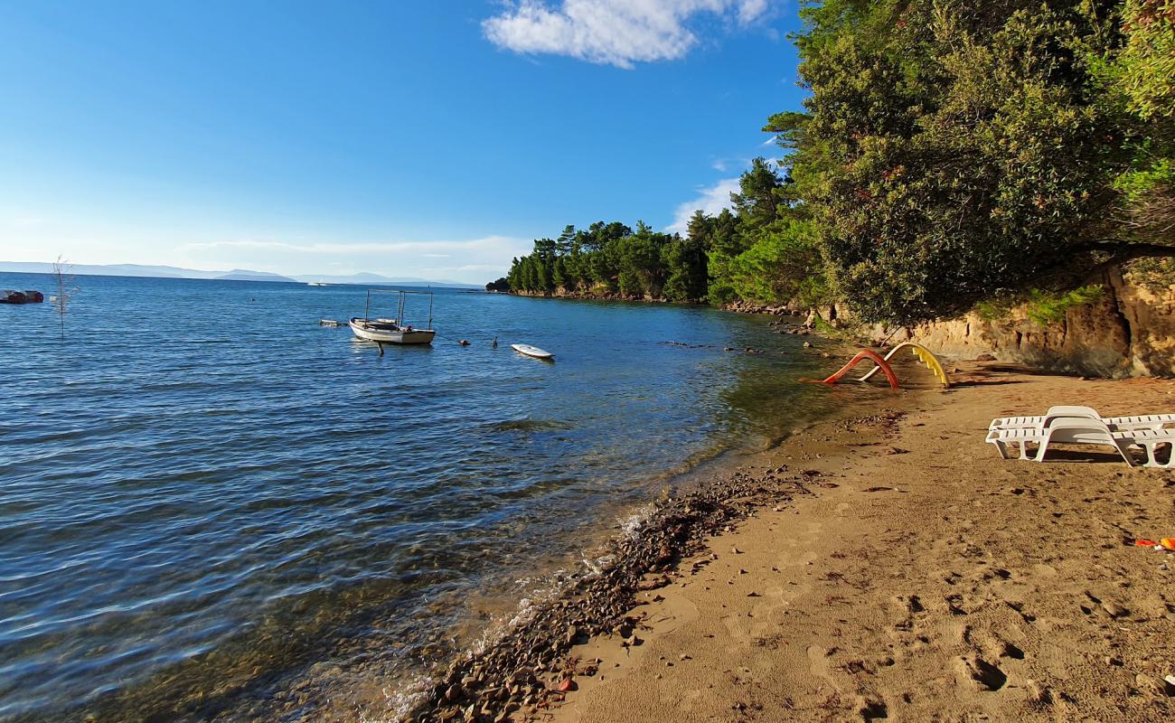 Crikvena beach'in fotoğrafı parlak kum yüzey ile