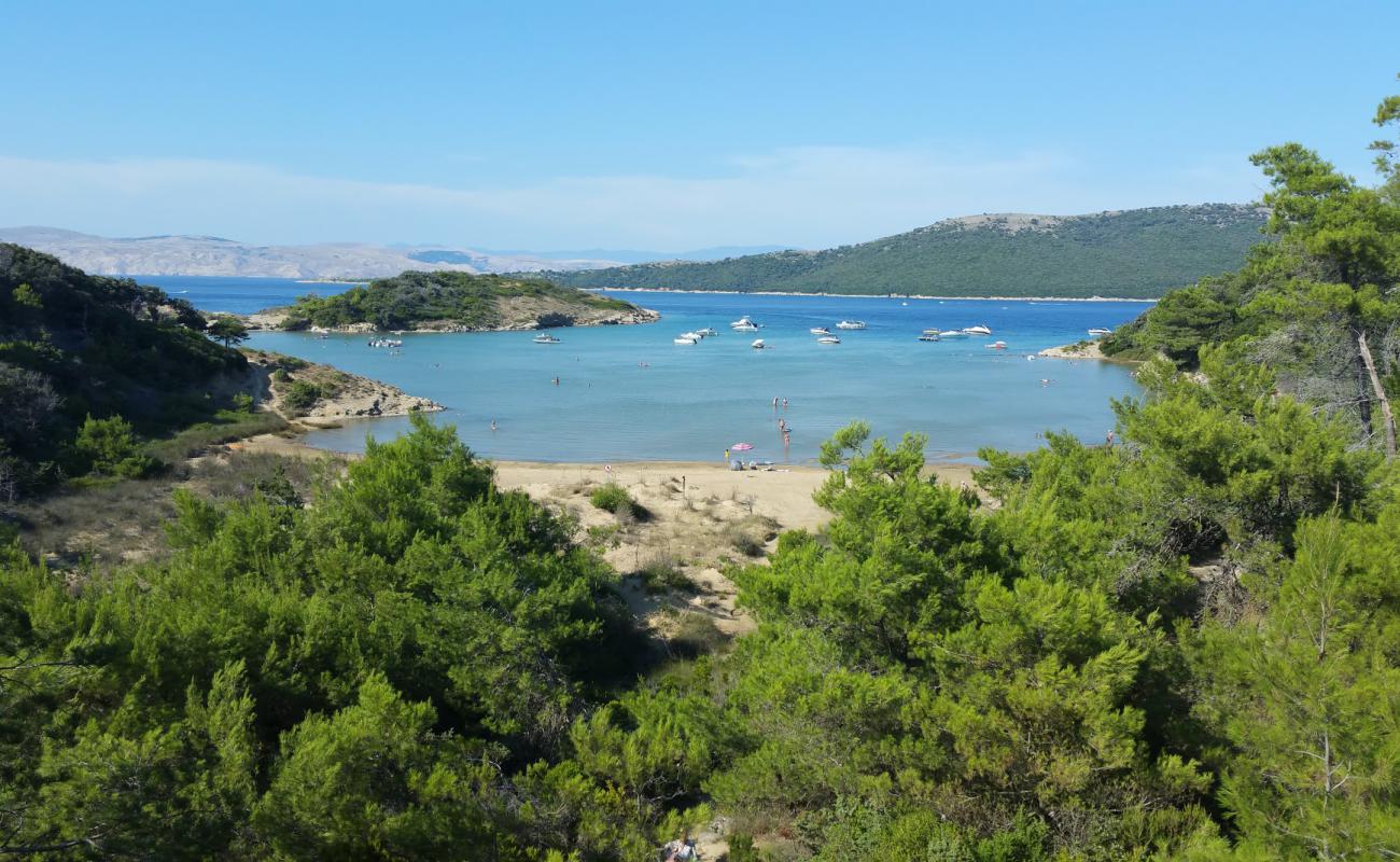 Sturic beach'in fotoğrafı parlak kum yüzey ile