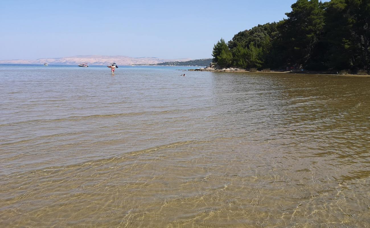 Dubac beach'in fotoğrafı parlak kum yüzey ile