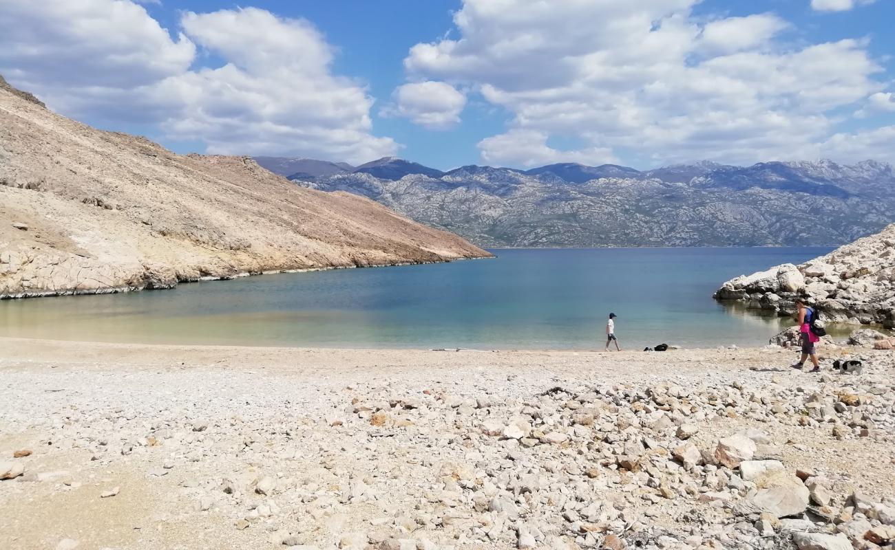 Baska slana beach'in fotoğrafı küçük bej çakıl yüzey ile