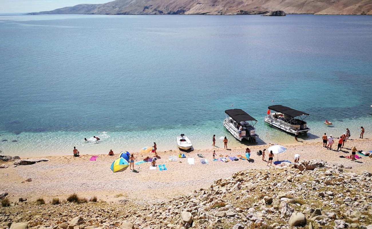 Malin beach'in fotoğrafı küçük bej çakıl yüzey ile