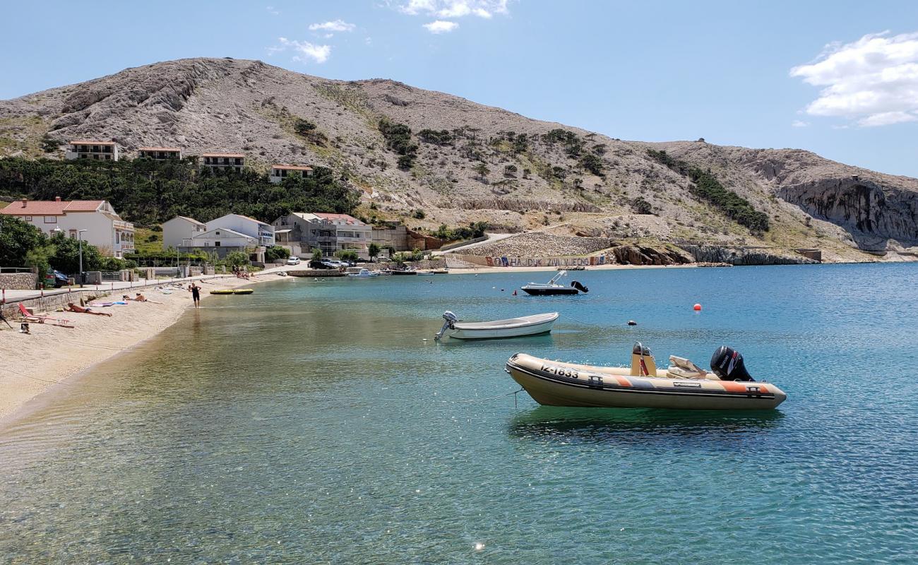 Metajna beach'in fotoğrafı hafif çakıl yüzey ile