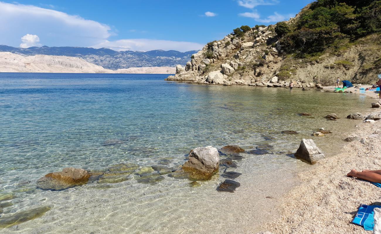 Delfinka beach'in fotoğrafı hafif ince çakıl taş yüzey ile