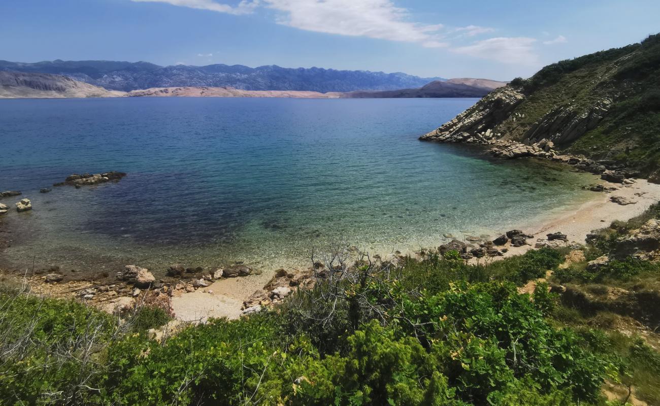 Klara beach'in fotoğrafı hafif ince çakıl taş yüzey ile