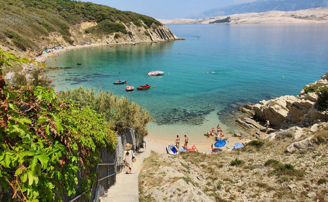 Rosin beach'in fotoğrafı hafif ince çakıl taş yüzey ile