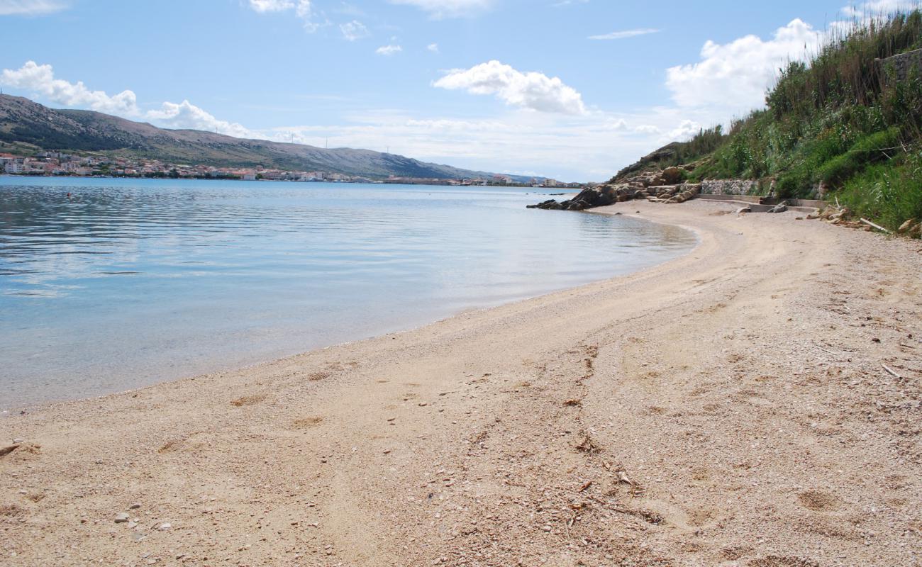 Vodice beach'in fotoğrafı açık bej kum yüzey ile