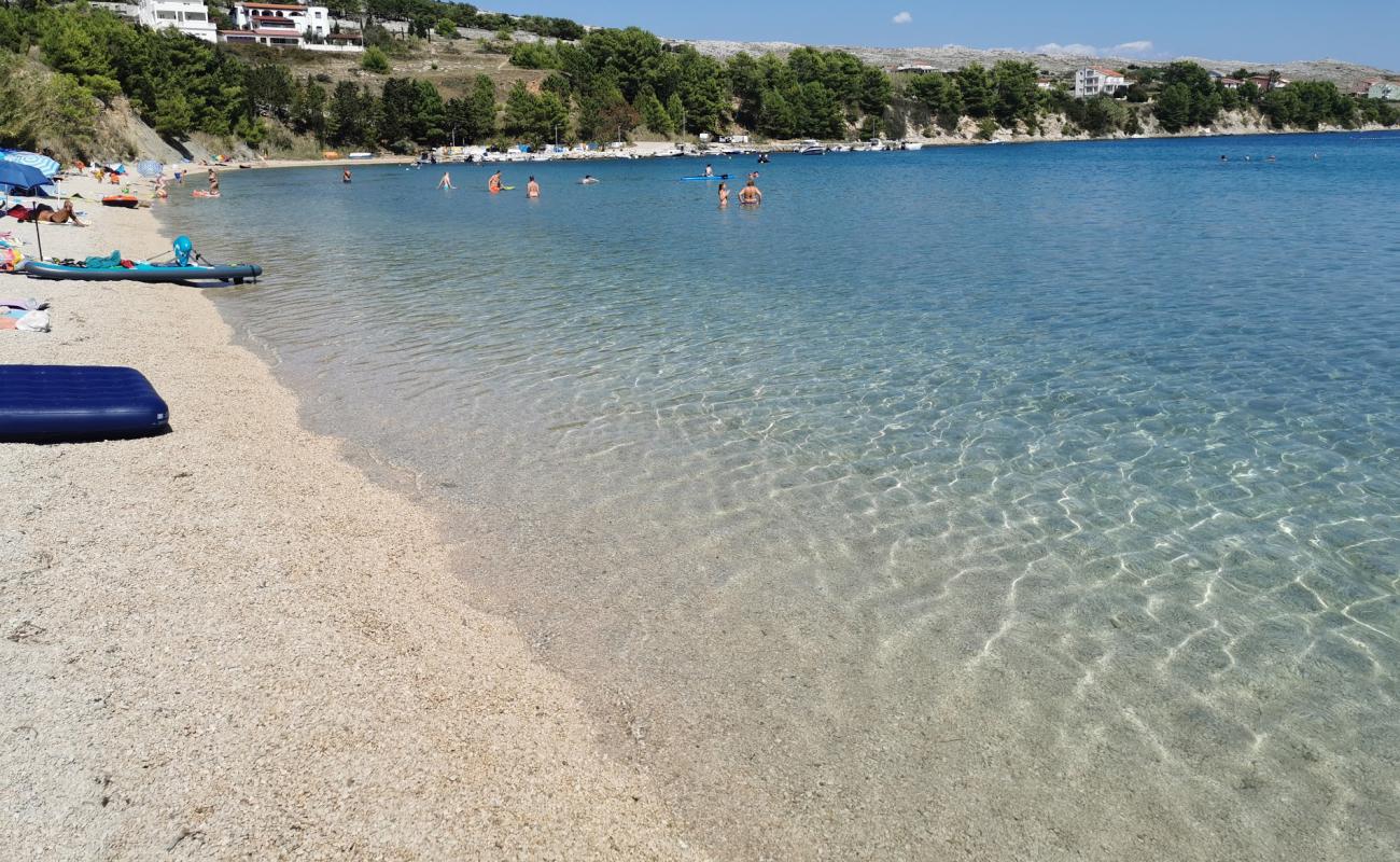 Vlasici beach'in fotoğrafı küçük bej çakıl yüzey ile
