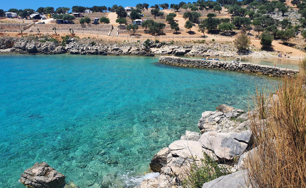 Borovici beach'in fotoğrafı parlak kum yüzey ile