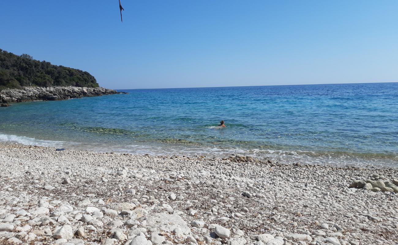 Portogruaresi beach'in fotoğrafı bej çakıl yüzey ile