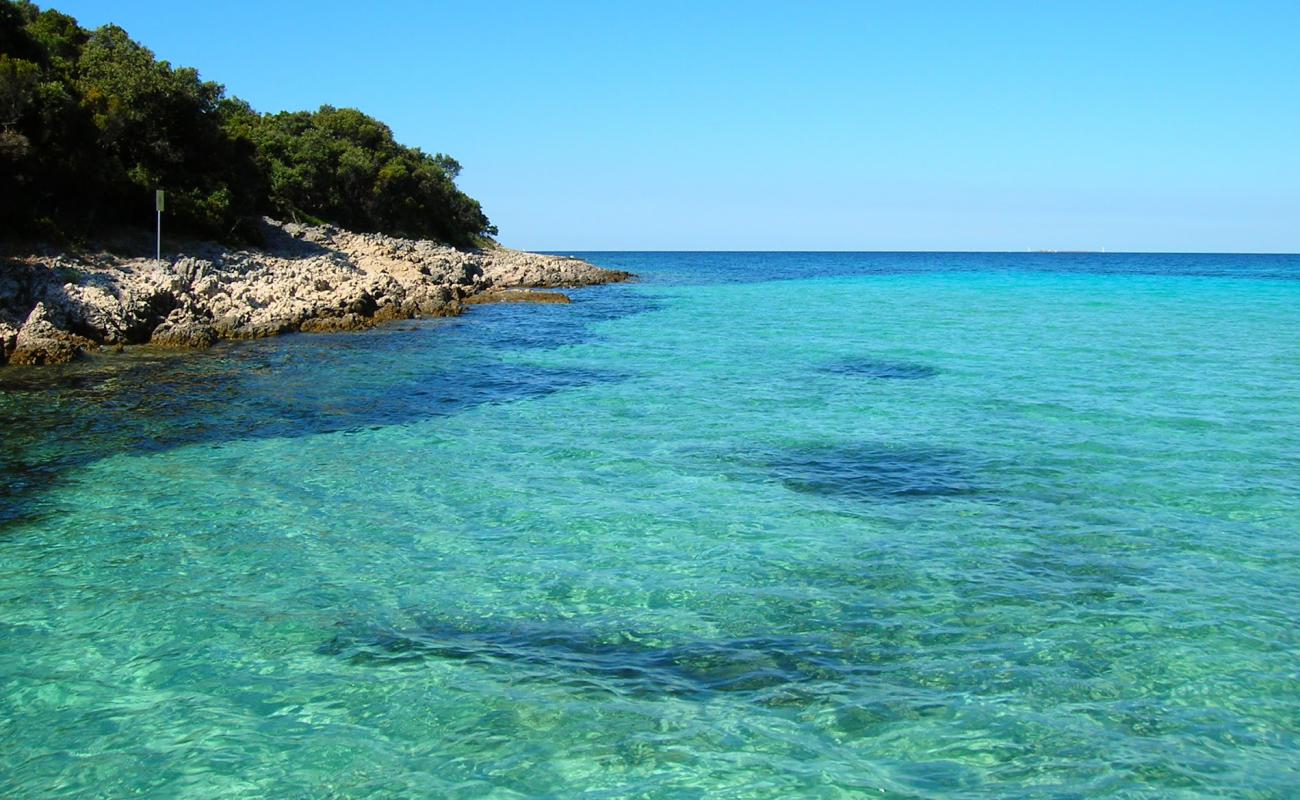 Pernastica beach'in fotoğrafı bej çakıl yüzey ile