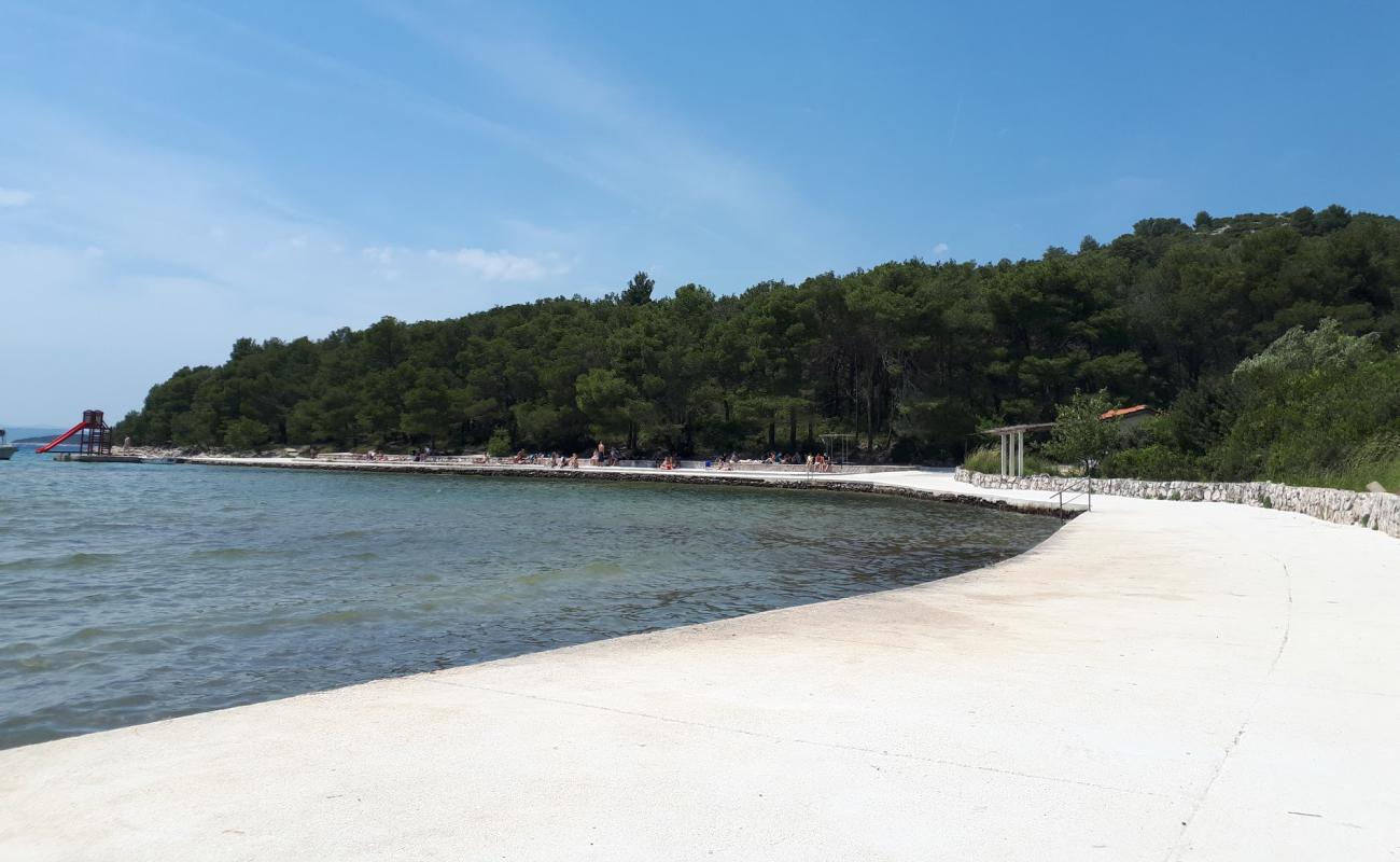 Plaza Velika Sabusa'in fotoğrafı beton kapak yüzey ile