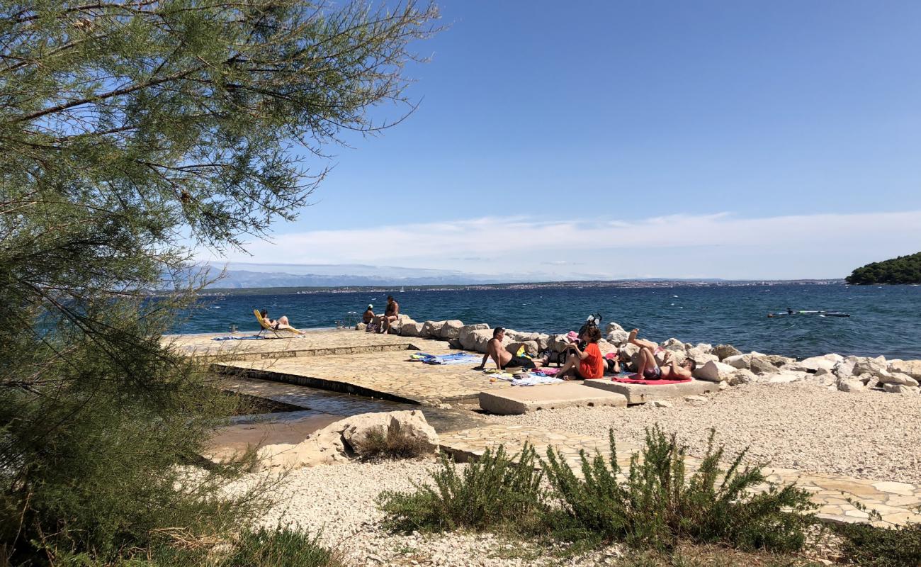 Tratica beach'in fotoğrafı küçük bej çakıl yüzey ile