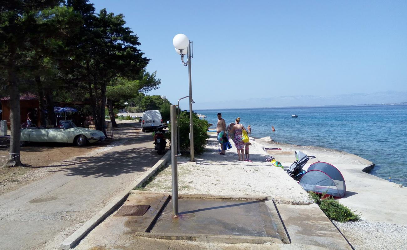 Batalaza beach'in fotoğrafı bej çakıl yüzey ile