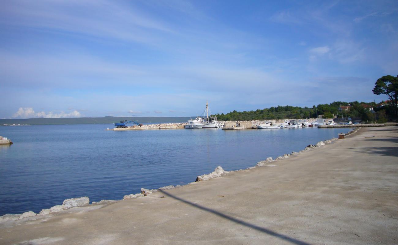 Zdrelac beach'in fotoğrafı beton kaplı yüzey yüzey ile