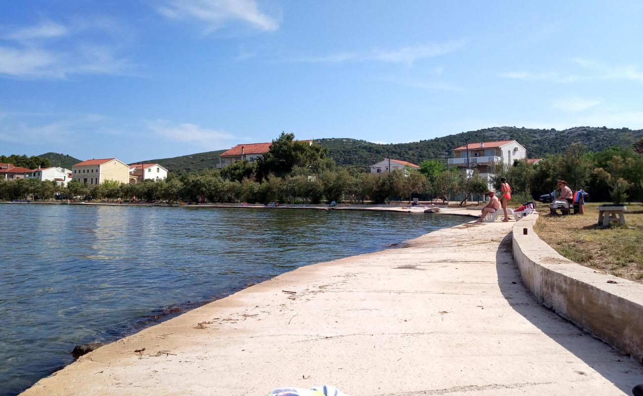 Plaza Mrljane'in fotoğrafı beton kapak yüzey ile