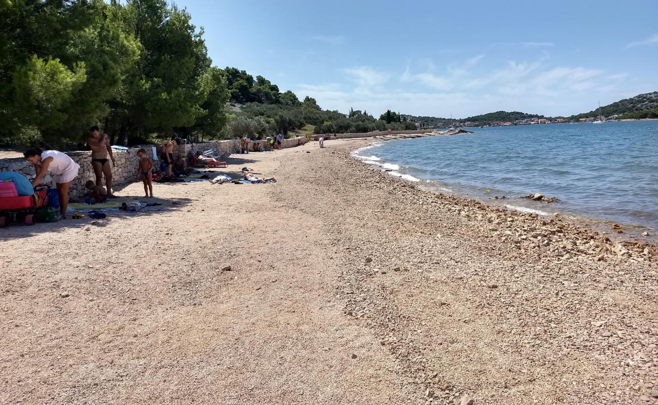 Kolentum beach'in fotoğrafı bej çakıl yüzey ile