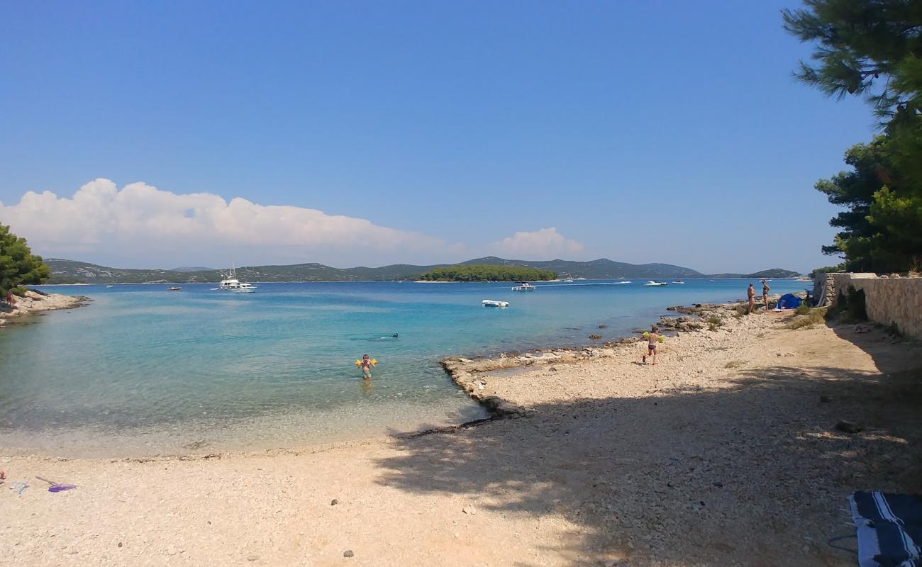 Guscica beach'in fotoğrafı bej çakıl yüzey ile