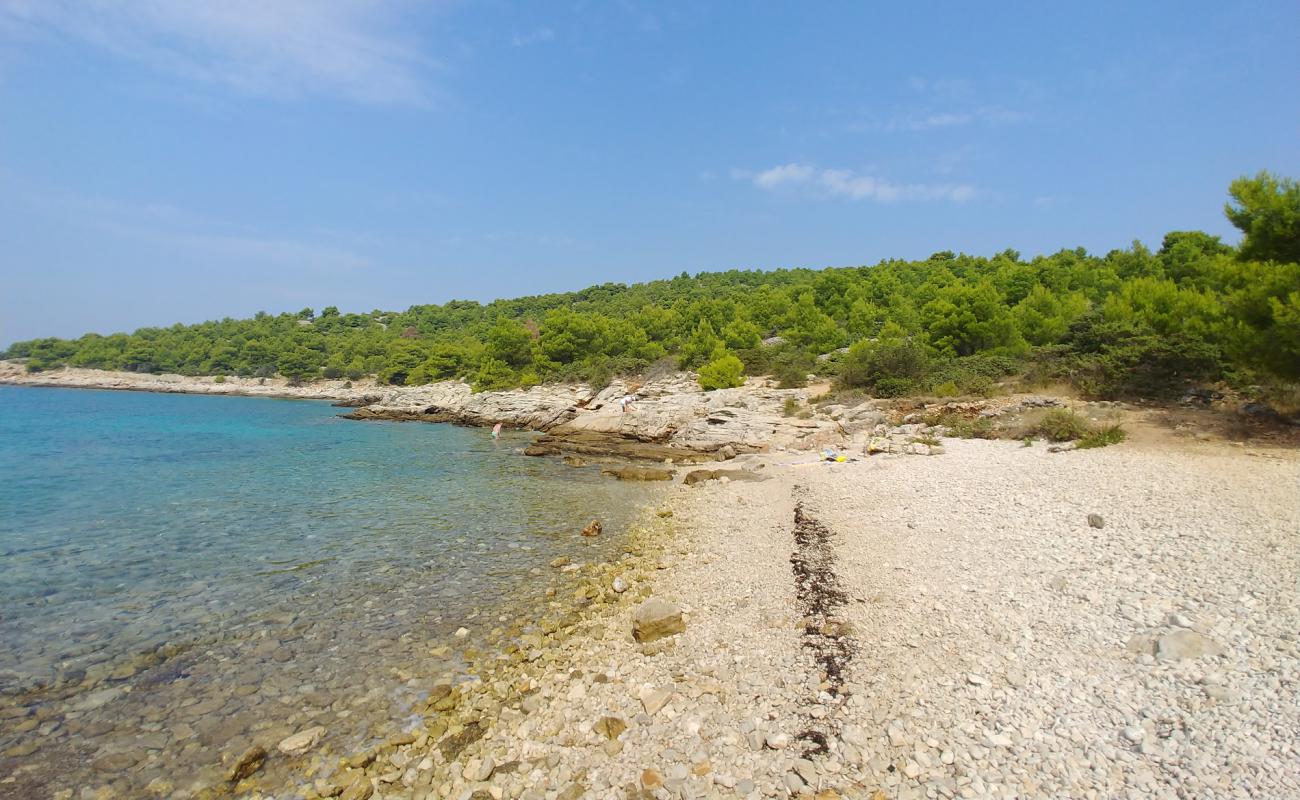 Julija beach'in fotoğrafı hafif çakıl yüzey ile