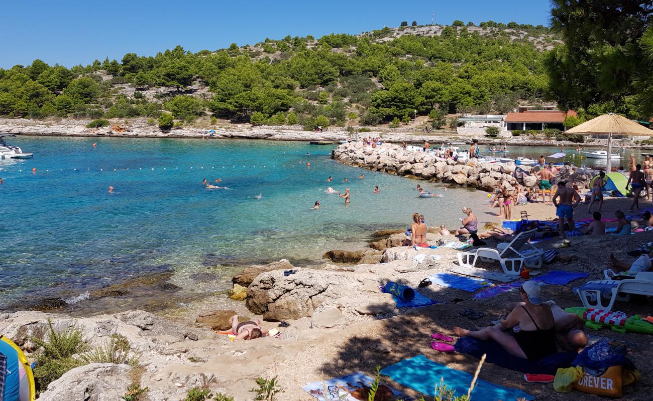 Murter Cigrada'in fotoğrafı bej kum ve çakıl yüzey ile