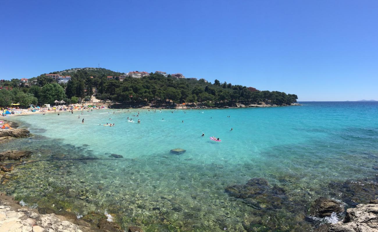 Slanica beach'in fotoğrafı kahverengi kum yüzey ile