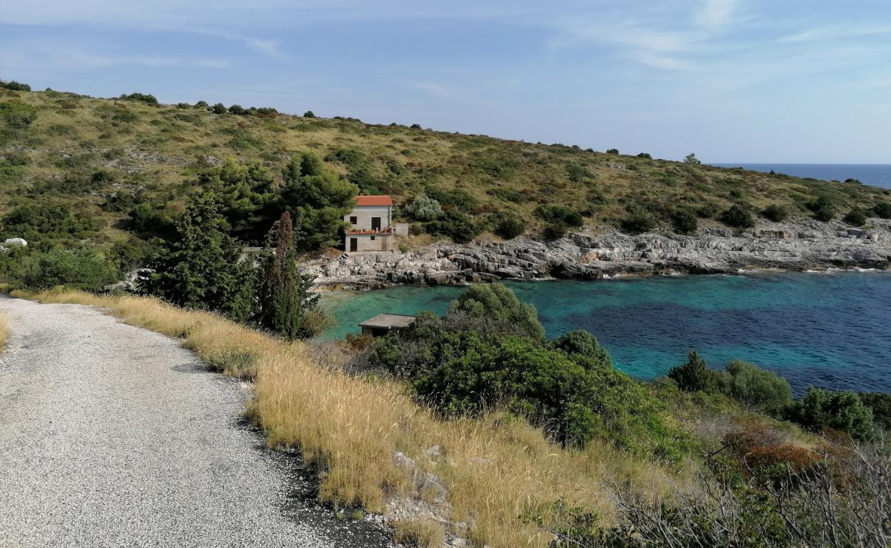 Dugi beach'in fotoğrafı beyaz çakıl taş yüzey ile