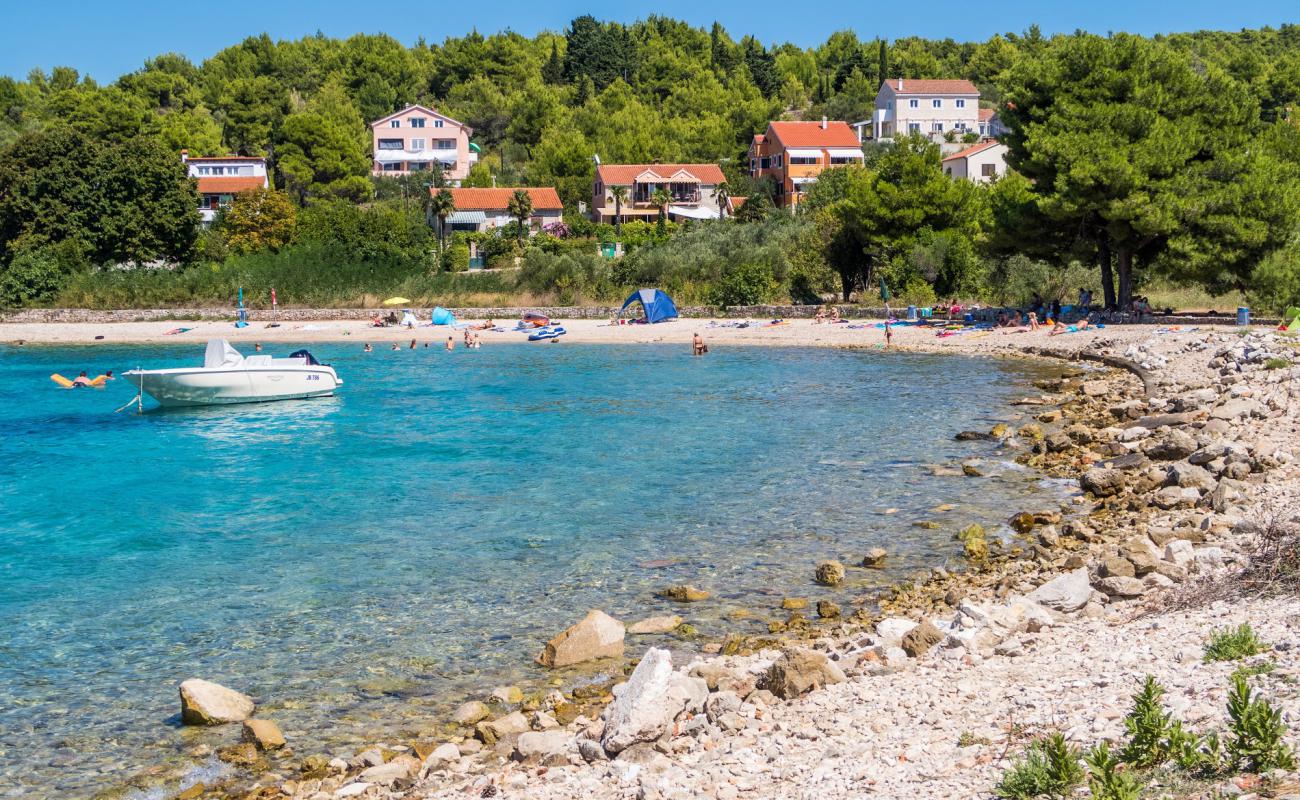 Prvic Sepurine beach'in fotoğrafı hafif çakıl yüzey ile