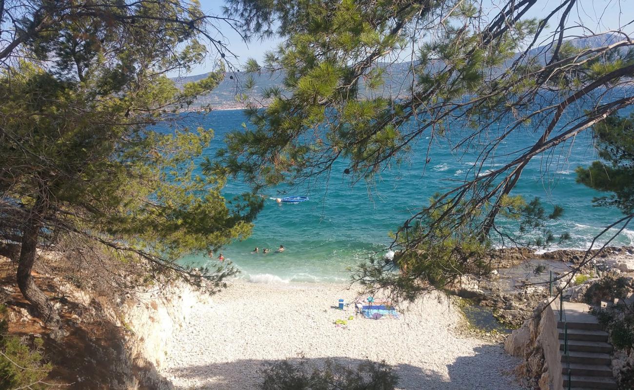 Martinka beach'in fotoğrafı hafif çakıl yüzey ile