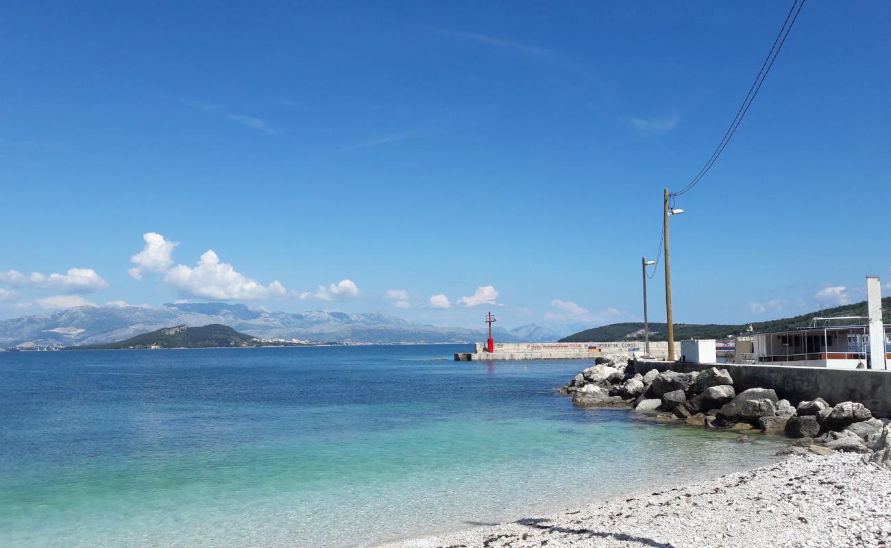 Slatine III beach'in fotoğrafı hafif çakıl yüzey ile