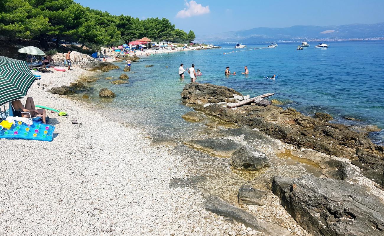 Plaza Kava Slatine'in fotoğrafı hafif çakıl yüzey ile