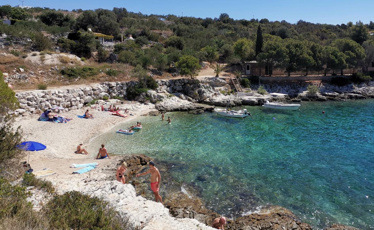 Put Tatinje beach'in fotoğrafı küçük bej çakıl yüzey ile