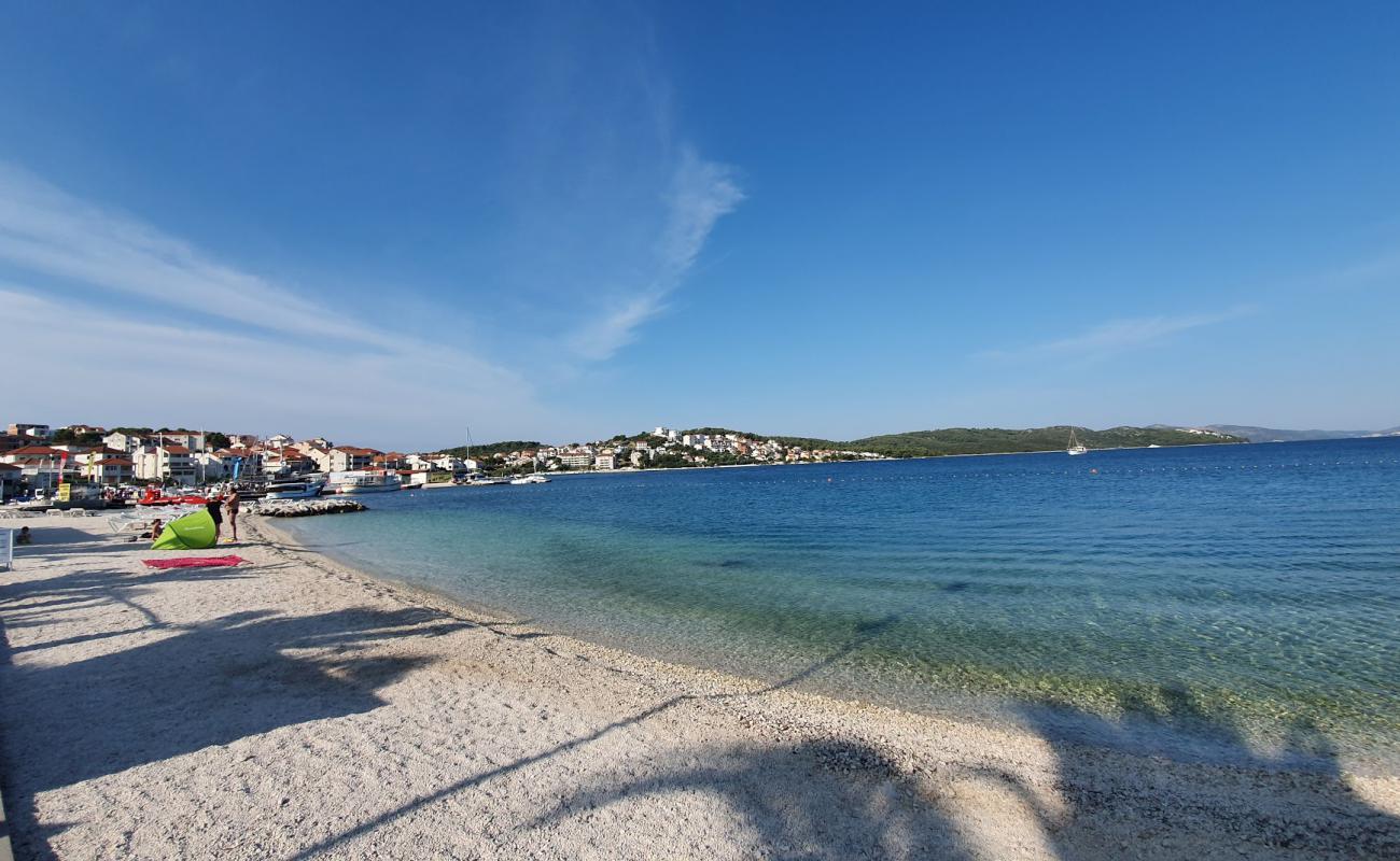 Okrug Gornji IV beach'in fotoğrafı küçük bej çakıl yüzey ile