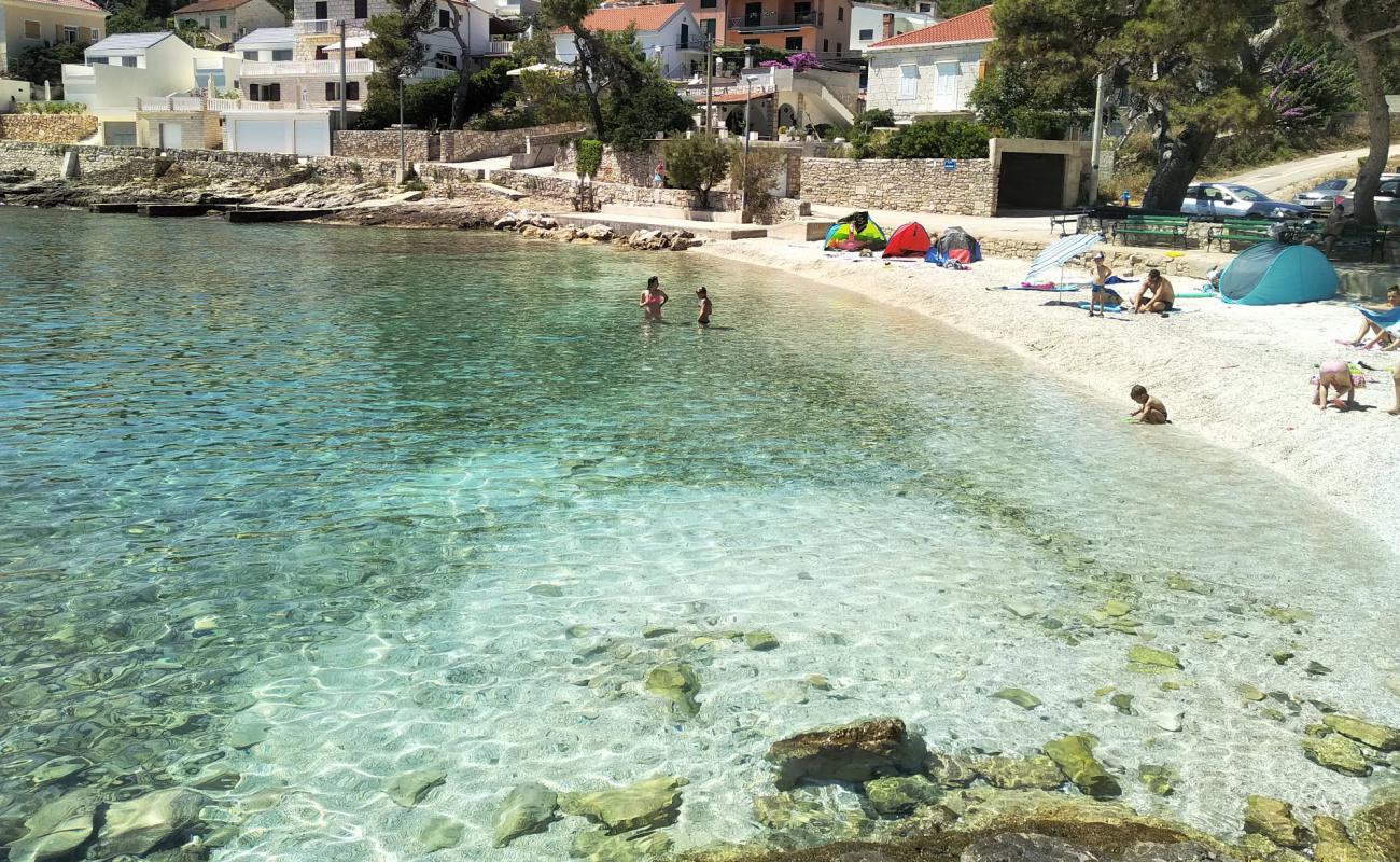 Veli Dolacbeach'in fotoğrafı küçük bej çakıl yüzey ile