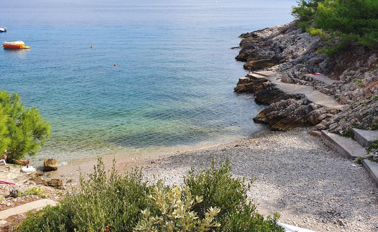 Maja's beach'in fotoğrafı gri çakıl taşı yüzey ile
