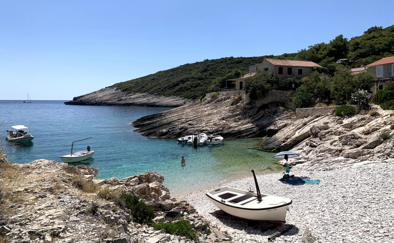 Mala Travna'in fotoğrafı hafif çakıl yüzey ile