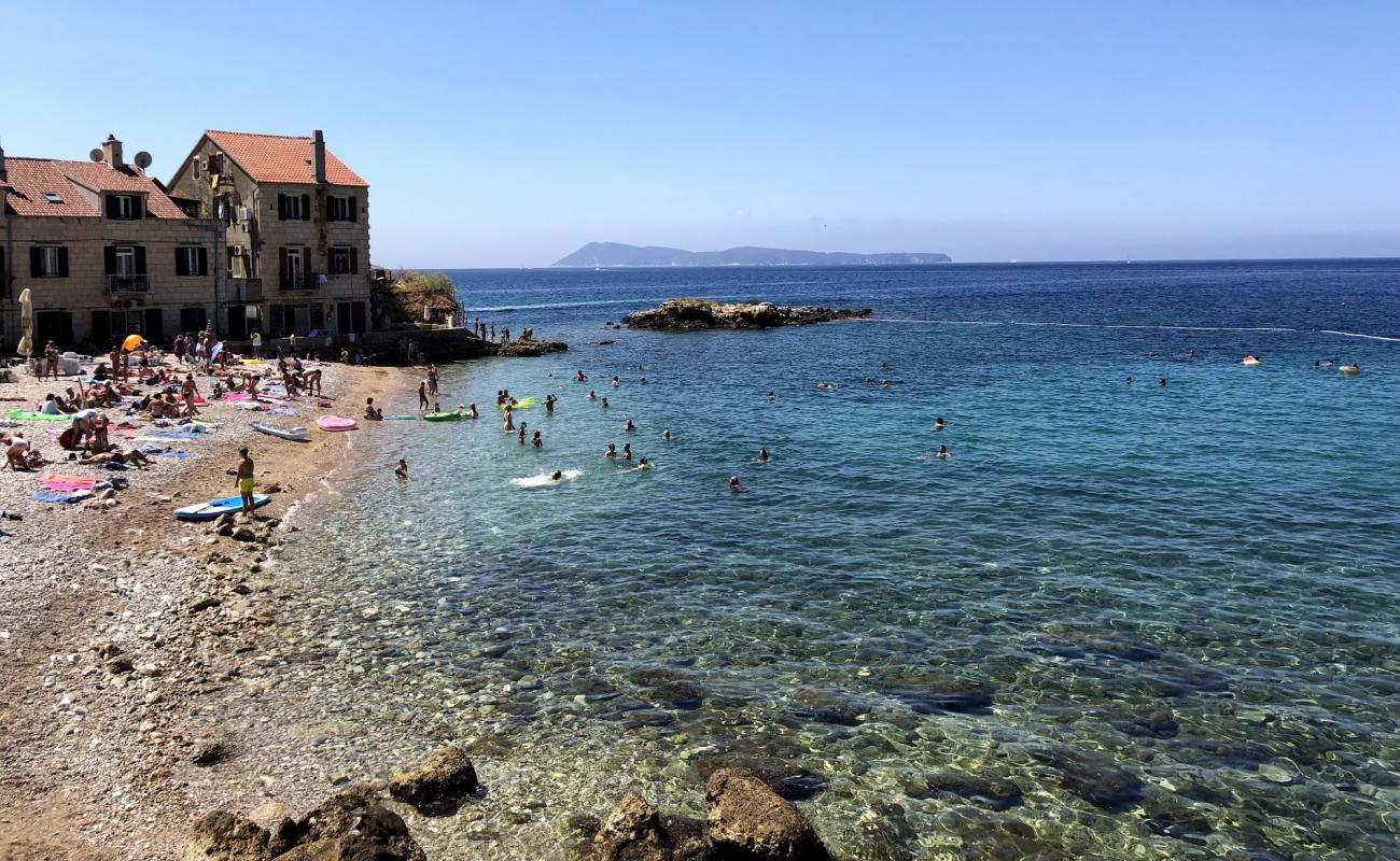 Lucica beach'in fotoğrafı hafif çakıl yüzey ile